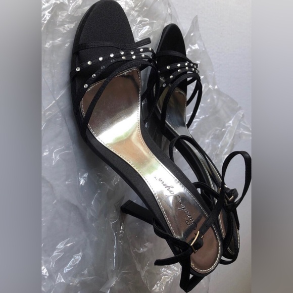 New 4” black heels women’s size 9 - Picture 2 of 6